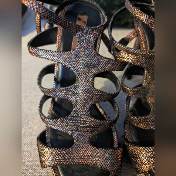 BCBG high heel strappy sandals. Leather 8.5 Metallic. SNAKESKIN. Never Worn. - Picture 3 of 7
